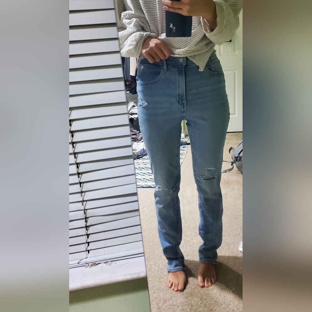SOLD Levi's 724 high rise straight jean